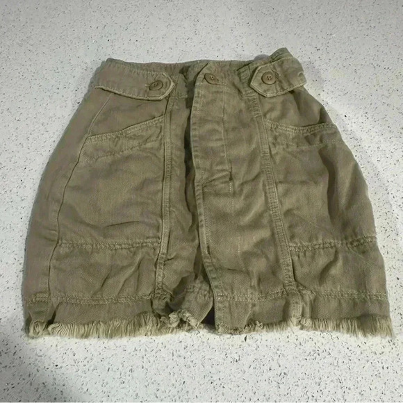FREE PEOPLE utility cargo mini skirt size 2 EUC - Picture 2 of 4